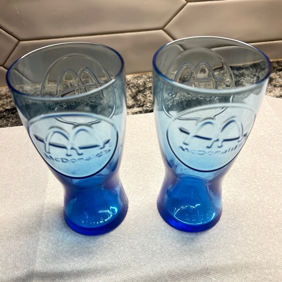 Vintage 1961 McDonalds Drinking Set Of 2 Vibrant Blue Collectible retro Glasses - Picture 8 of 8
